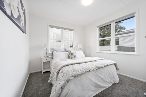 Photo of property in 33 Longburn Road, Henderson, Auckland, 0610