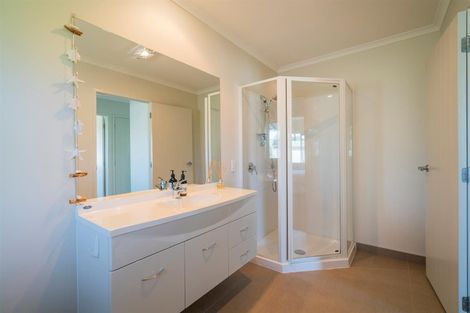 Photo of property in 9 Wells Place, Whitianga, 3510