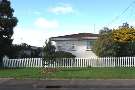 Photo of property in 97 Gloria Avenue, Te Atatu Peninsula, Auckland, 0610