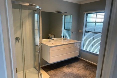 Photo of property in 11 Shelter Grove, Frankleigh Park, New Plymouth, 4310