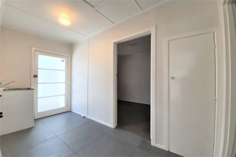 Photo of property in 2/13 Clare Place, Mount Wellington, Auckland, 1060