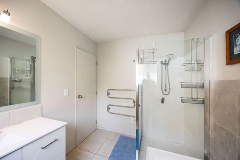 Photo of property in 10b Elliston Crescent, Stanmore Bay, Whangaparaoa, 0932