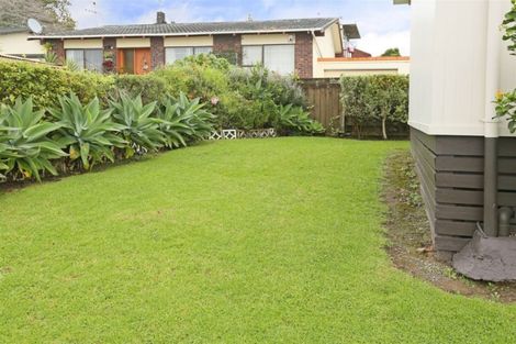 Photo of property in 2/88 Roberts Road, Te Atatu South, Auckland, 0610