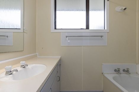 Photo of property in 2 Gladstone Grove, Richmond Heights, Taupo, 3330