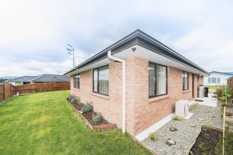 Photo of property in 134 Johnstone Drive, Fitzherbert, Palmerston North, 4410