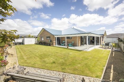 Photo of property in 29 Chestnut Close, Kelvin Grove, Palmerston North, 4414