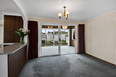 Photo of property in 81 Omata Road, Marfell, New Plymouth, 4310