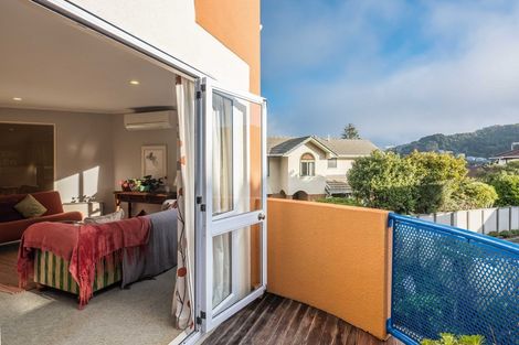 Photo of property in 5 Erskine Close, Island Bay, Wellington, 6023