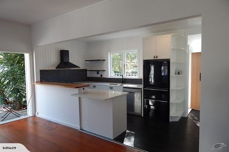 Photo of property in 221 Henderson Valley Road, Henderson, Auckland, 0612