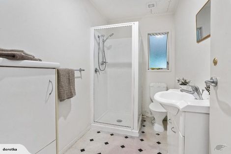 Photo of property in 27a Clairville Crescent, Wai O Taiki Bay, Auckland, 1072