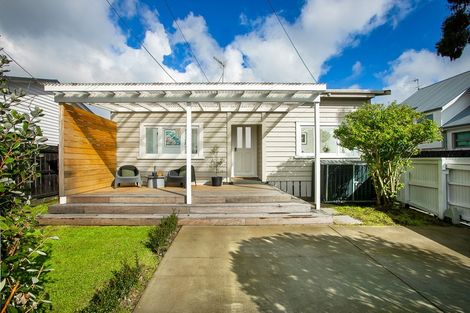 Photo of property in 20 Walmer Road, Point Chevalier, Auckland, 1022