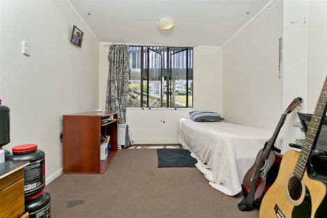 Photo of property in 449 Glenfield Road, Glenfield, Auckland, 0629
