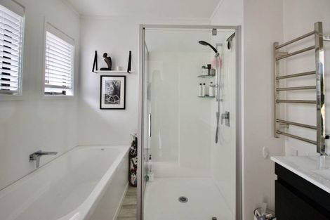 Photo of property in 2a Taipari Road, Te Atatu Peninsula, Auckland, 0610