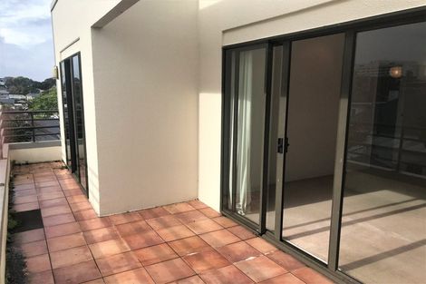 Photo of property in 8g Arotau Place, Grafton, Auckland, 1023