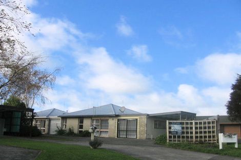Photo of property in 16 Westmere Place, Takaro, Palmerston North, 4412