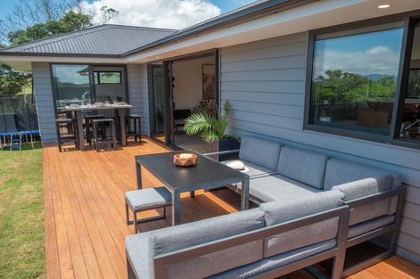 Photo of property in 24 Dudley Crescent, Cable Bay, 0420