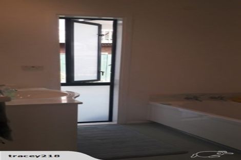 Photo of property in 2 Monarch Grove, Maoribank, Upper Hutt, 5018