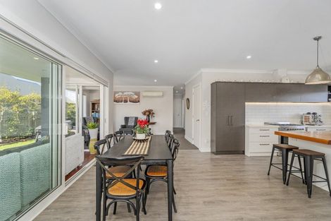 Photo of property in 8 Topping Place, Whitianga, 3510