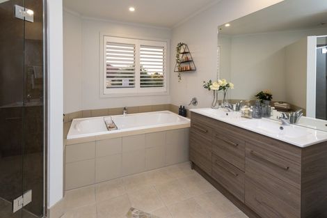 Photo of property in 42 Manor Park, Sunnyhills, Auckland, 2010