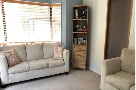 Photo of property in 3/27 Luplau Crescent, Cockle Bay, Auckland, 2014