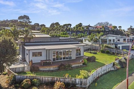 Photo of property in 2 Harakeke Place, Raglan, 3225
