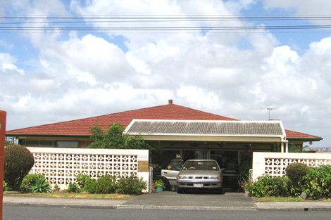 Photo of property in 1/11 Castor Bay Road, Castor Bay, Auckland, 0620