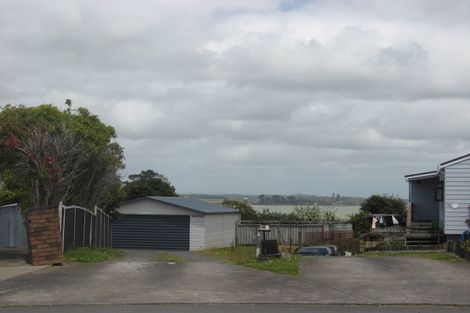 Photo of property in 20 Bill Phillip Place, Clendon Park, Auckland, 2103