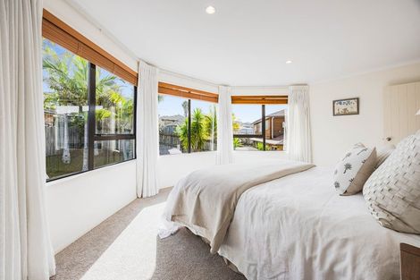 Photo of property in 22 Ballymore Drive, Pinehill, Auckland, 0632