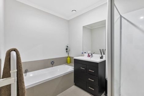 Photo of property in 92 Popokatea Drive, Takanini, 2112