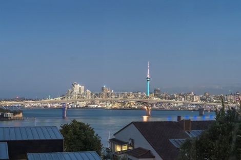 Photo of property in 16 Hinemoa Terrace, Birkenhead, Auckland, 0626