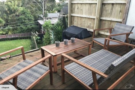Photo of property in 111 Pupuke Road, Northcote, Auckland, 0627