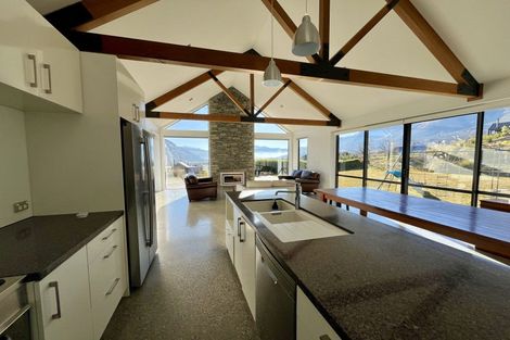 Photo of property in 9 Rabbiters Crescent, Jacks Point, Queenstown, 9371