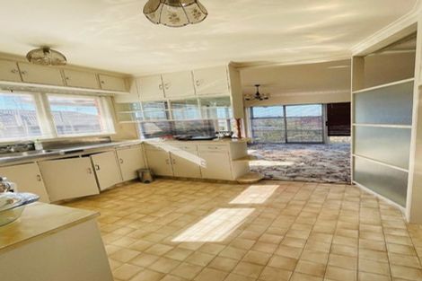 Photo of property in 31 Te Atatu Road, Te Atatu South, Auckland, 0610
