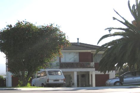 Photo of property in 2/4214a Great North Road, Glendene, Auckland, 0602