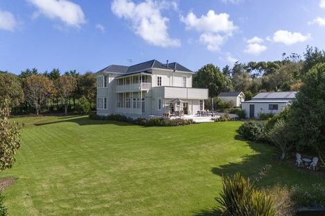 Photo of property in 26 Crosland Road, South Head, Helensville, 0874