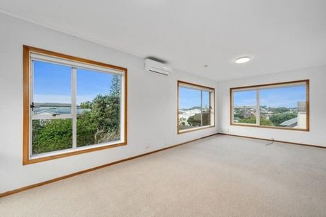 Photo of property in 1/18 East Coast Road, Milford, Auckland, 0620