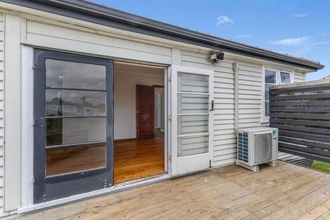 Photo of property in 29 Wilson Street, Waverley, 4510