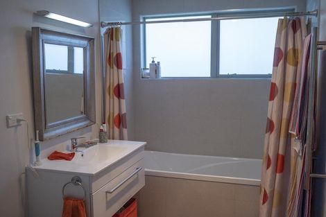 Photo of property in 15 Pukatea Street, Eastbourne, Lower Hutt, 5013