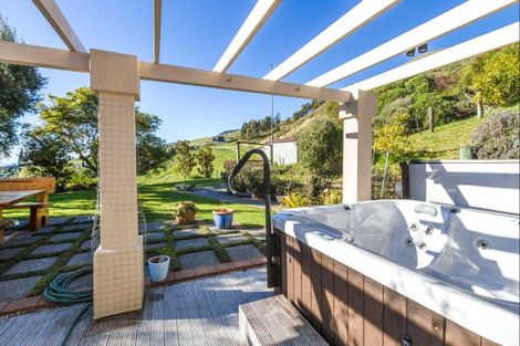 Photo of property in 5 Cape View, Atawhai, Nelson, 7010