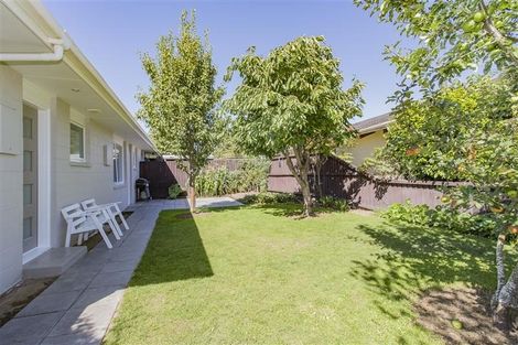 Photo of property in 2/5 Sarabande Avenue, Redwood, Christchurch, 8051