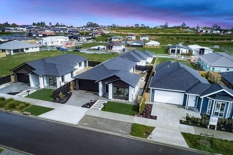 Photo of property in 10 Vinistra Road, Kumeu, 0810