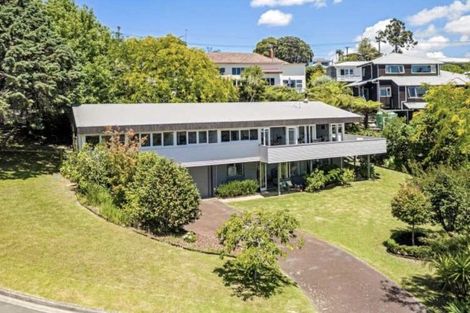 Photo of property in 2 Pine Hill Crescent, Browns Bay, Auckland, 0630