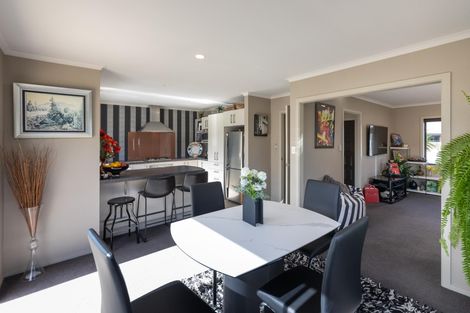 Photo of property in 95a Schnell Drive, Kelvin Grove, Palmerston North, 4414