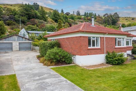 Photo of property in 18 Branxholm Street, Roxburgh, 9500