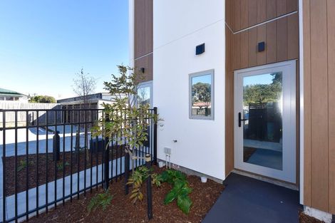 Photo of property in 2/62 Bowhill Road, New Brighton, Christchurch, 8083
