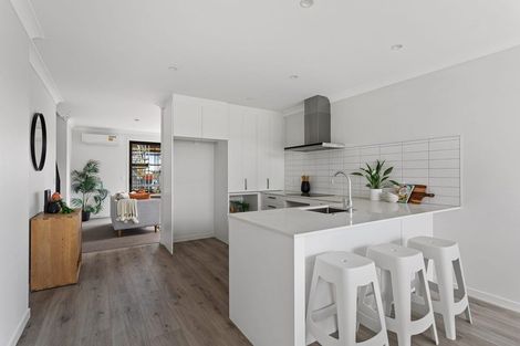 Photo of property in 10 Rauriki Lane, Rosehill, Papakura, 2113