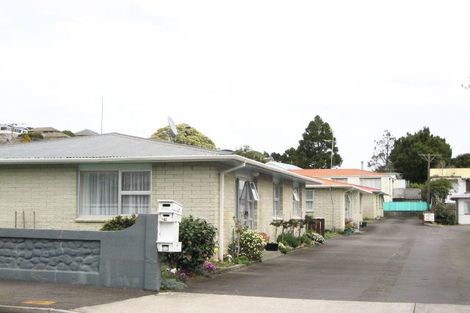 Photo of property in 2/42 Belt Road, Moturoa, New Plymouth, 4310