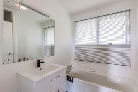 Photo of property in 9 Kilcar Place, Massey, Auckland, 0614