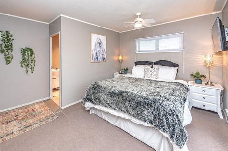 Photo of property in 14 Golf Vue Place, Castlecliff, Whanganui, 4501