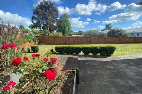 Photo of property in 25 Borrowdace Avenue, Botany Downs, Auckland, 2010